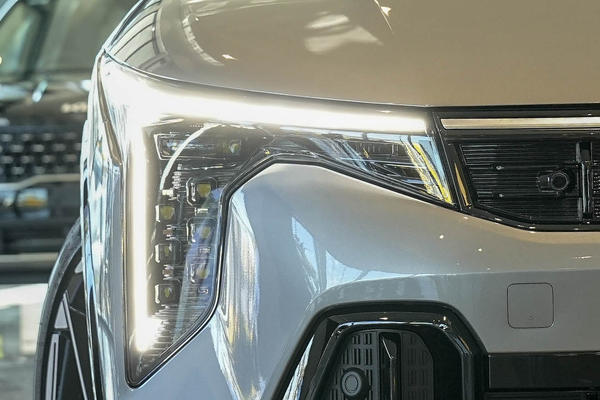 2026 Kia K4 GT-Line CL4m thumb-1