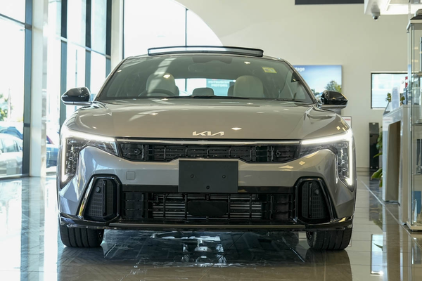 2026 Kia K4 GT-Line CL4m thumb-2