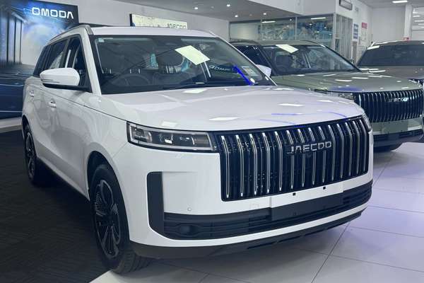 2026 OMODA JAECOO J5 Hybrid Summit