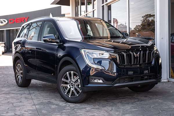 2025 Mahindra XUV700 AX7