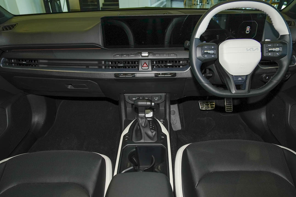 2026 Kia K4 GT-Line CL4m thumb-14