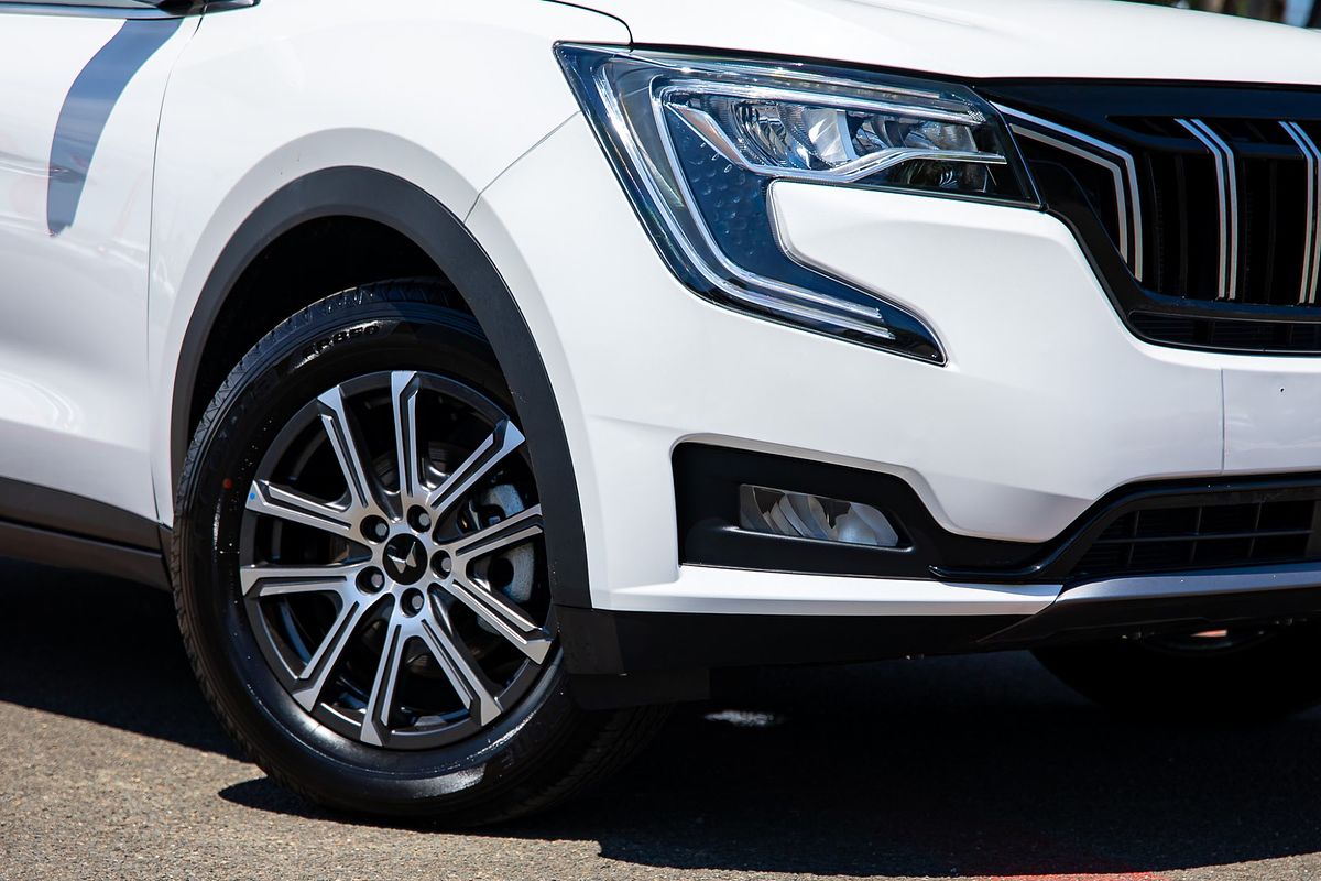 2025 Mahindra XUV700 AX7L