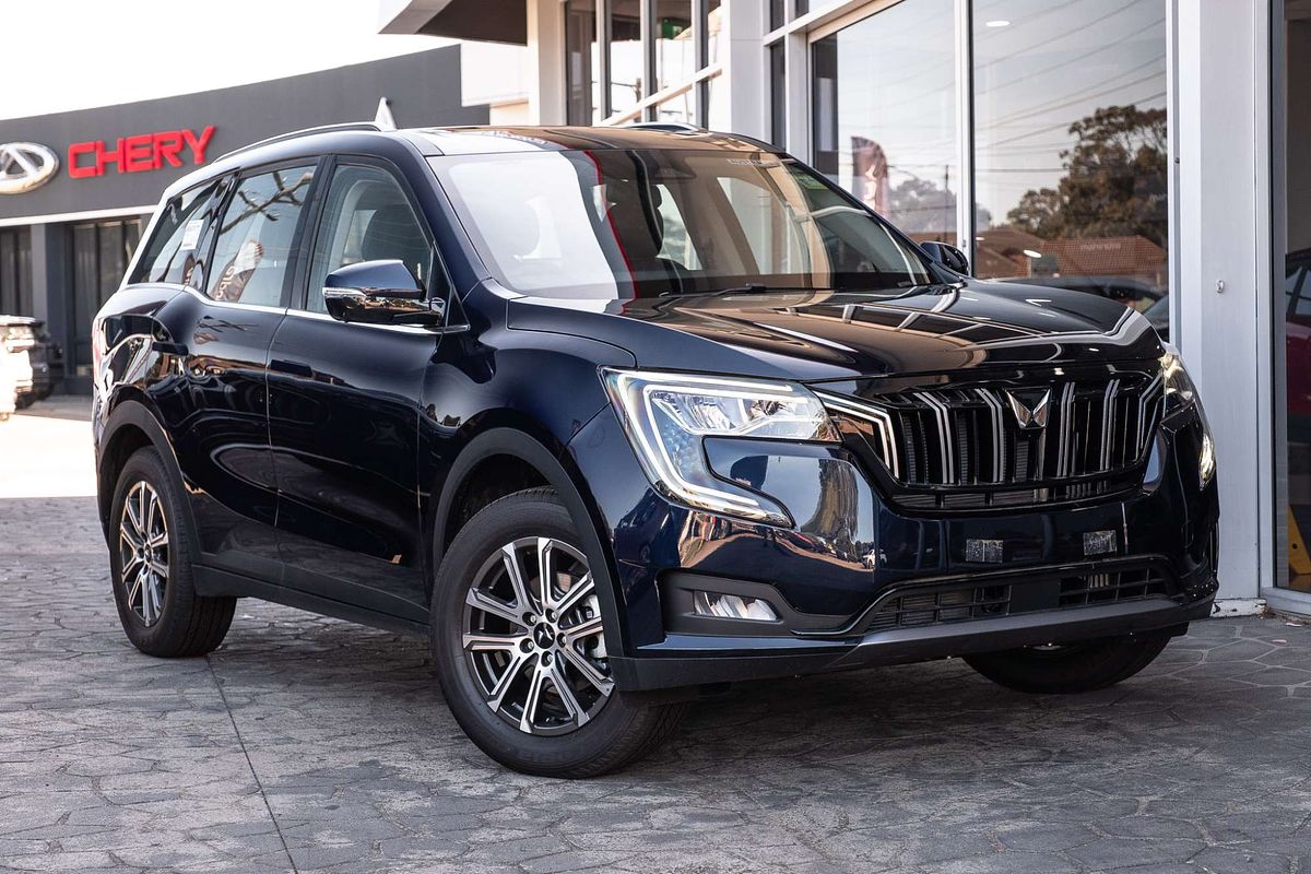 2025 Mahindra XUV700 AX7