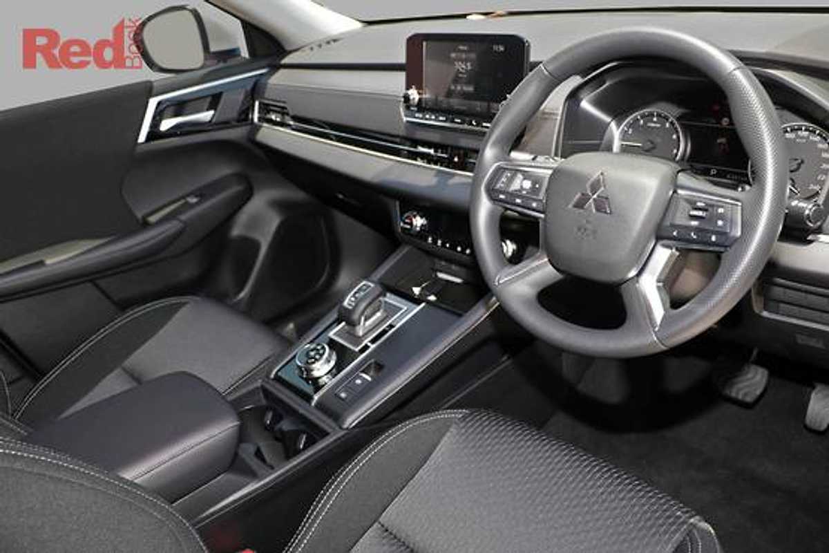 2024 Mitsubishi Outlander ES ZM