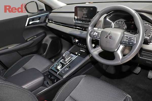 2024 Mitsubishi Outlander ES ZM