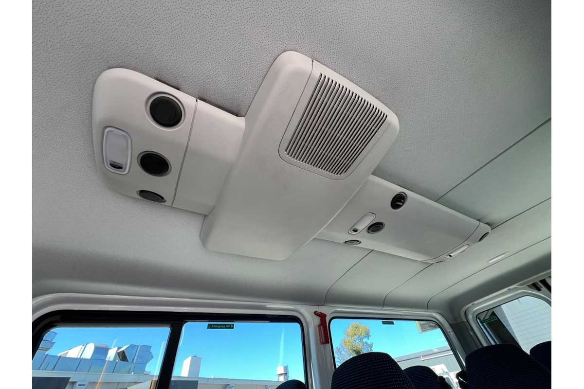2009 Mercedes-Benz Sprinter Transfer NCV3 Low Roof image 9