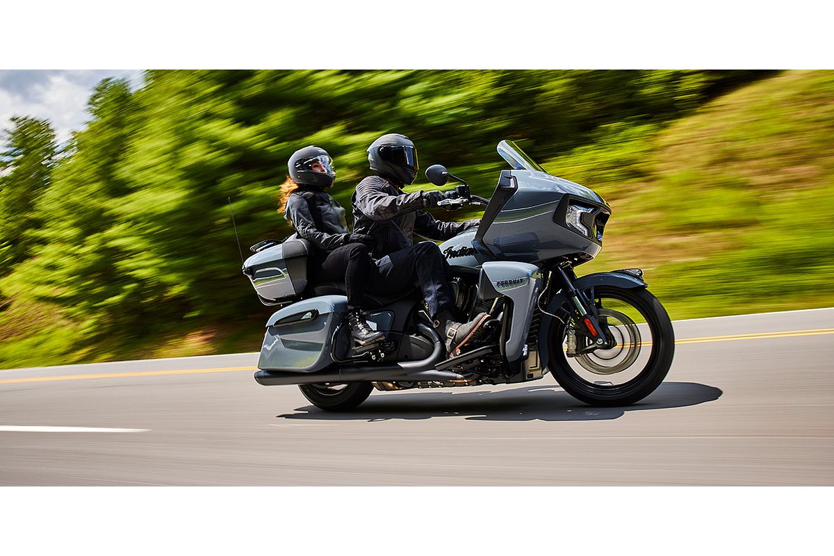 2024 Indian Pursuit Dark Horse