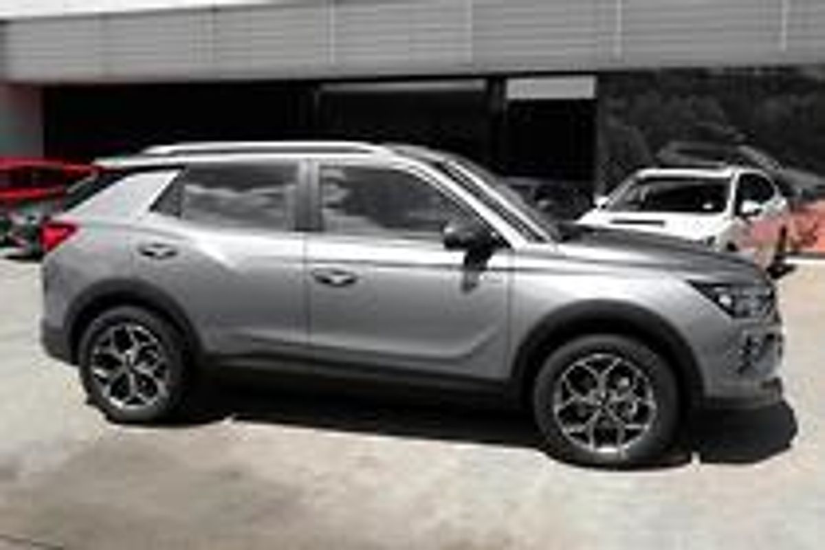2023 KGM Korando ELX C300