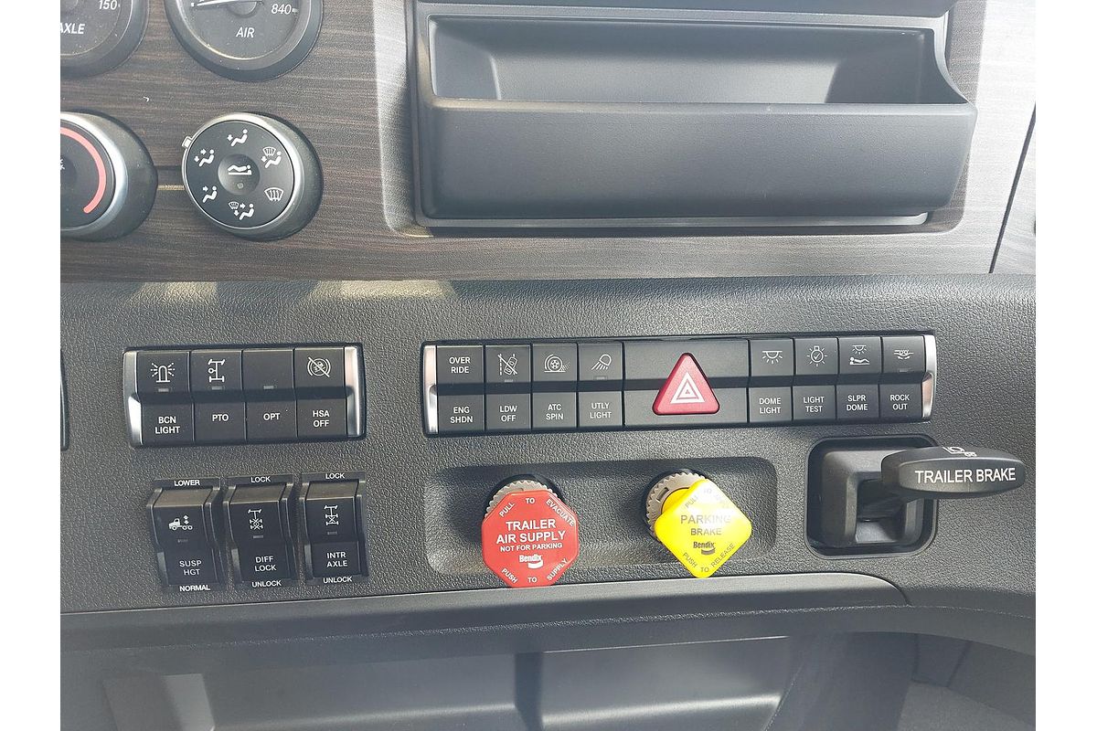 2024 Freightliner Cascadia 126 36XT image 13