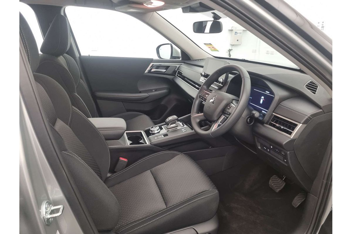 2025 Mitsubishi Outlander PHEV ES ZM