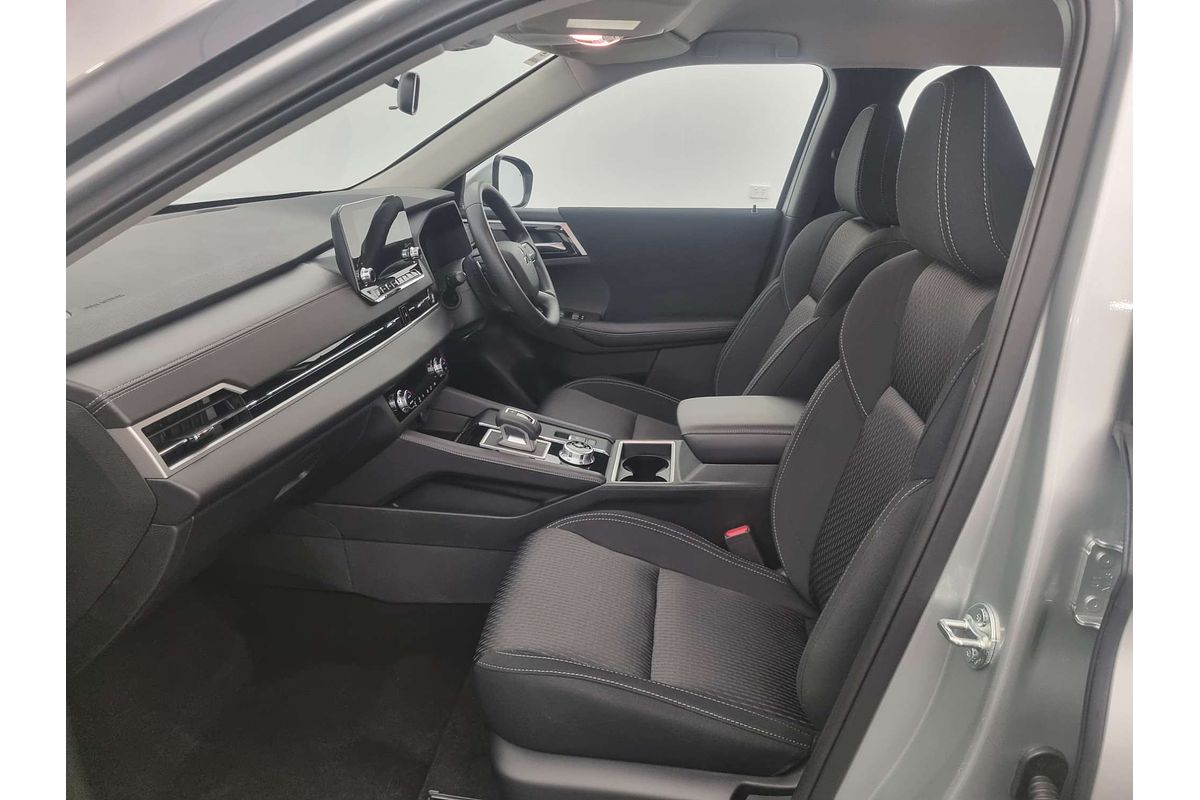 2025 Mitsubishi Outlander PHEV ES ZM