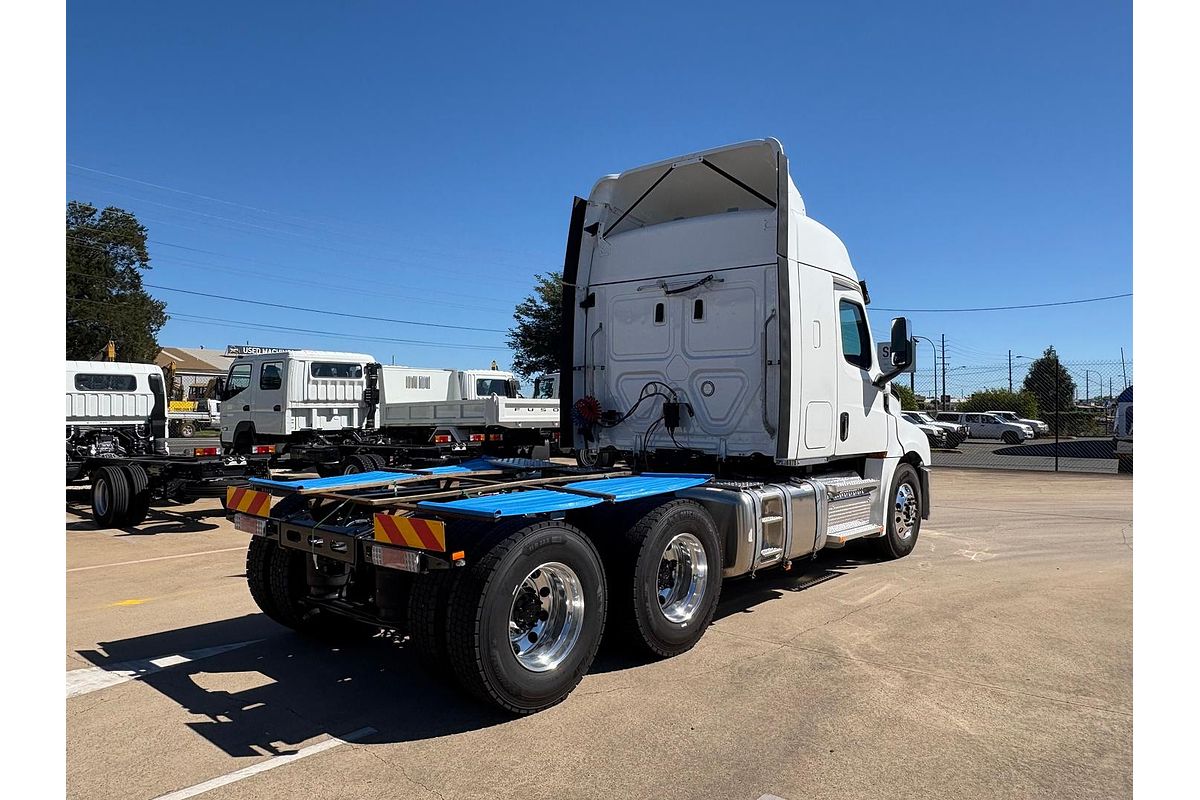 2025 Freightliner Cascadia 126 image 4