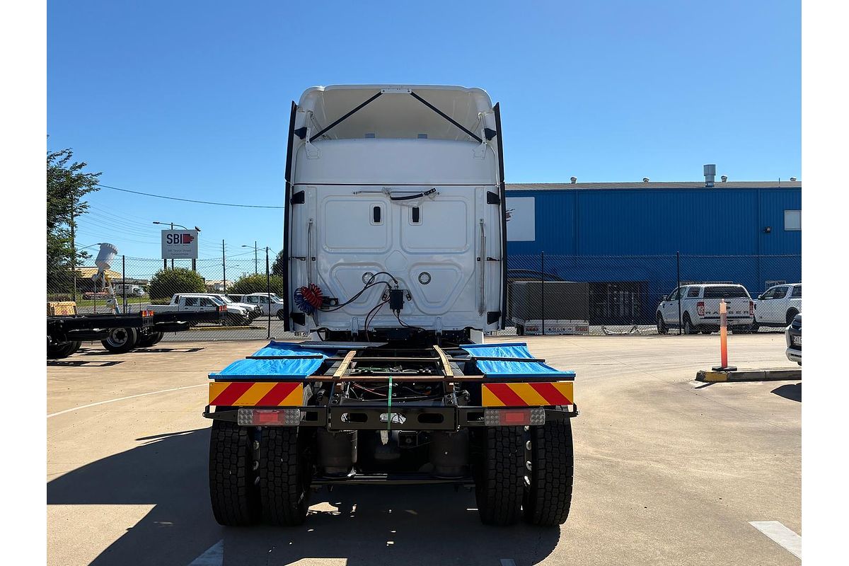 2025 Freightliner Cascadia 126 image 5