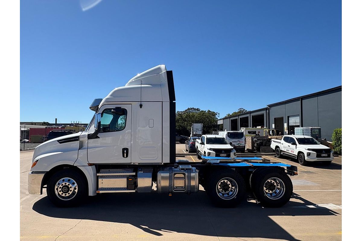 2025 Freightliner Cascadia 126 image 7