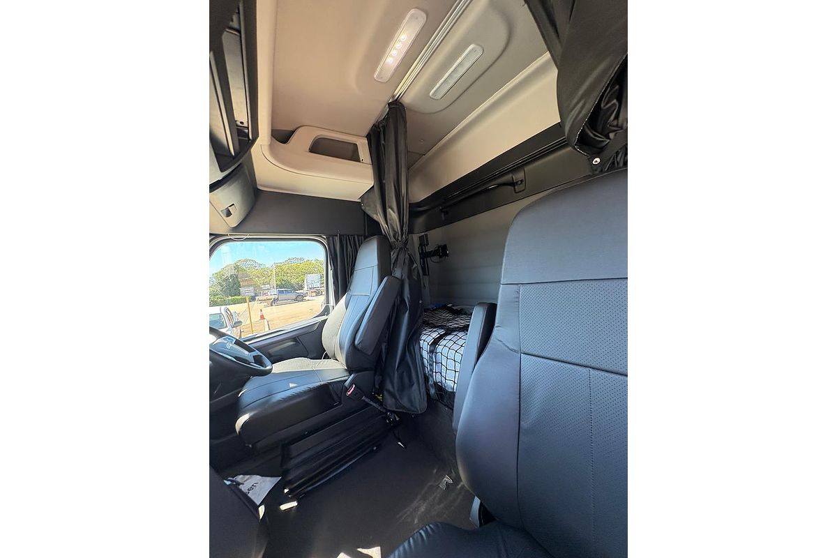 2025 Freightliner Cascadia 126 image 9