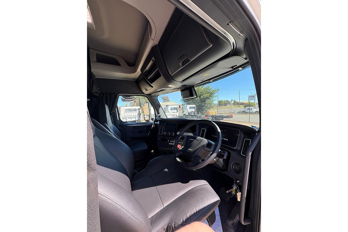 2025 Freightliner Cascadia 126 image 10