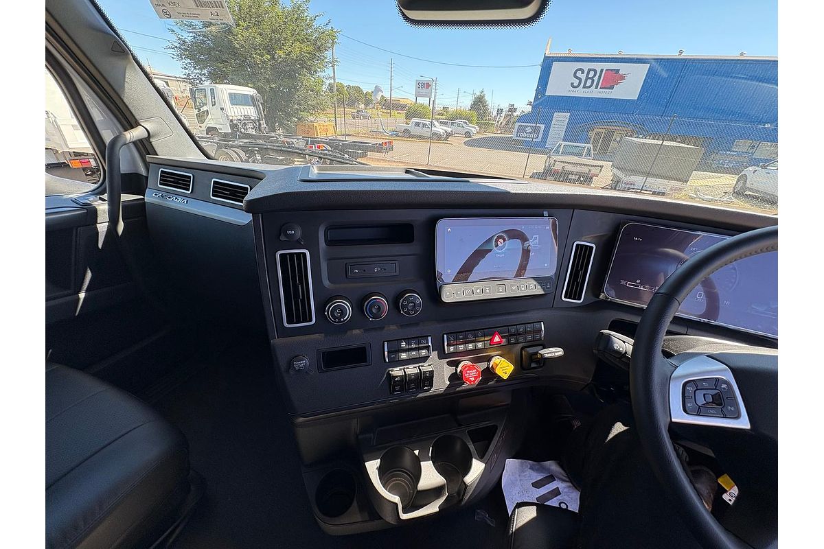 2025 Freightliner Cascadia 126 image 12