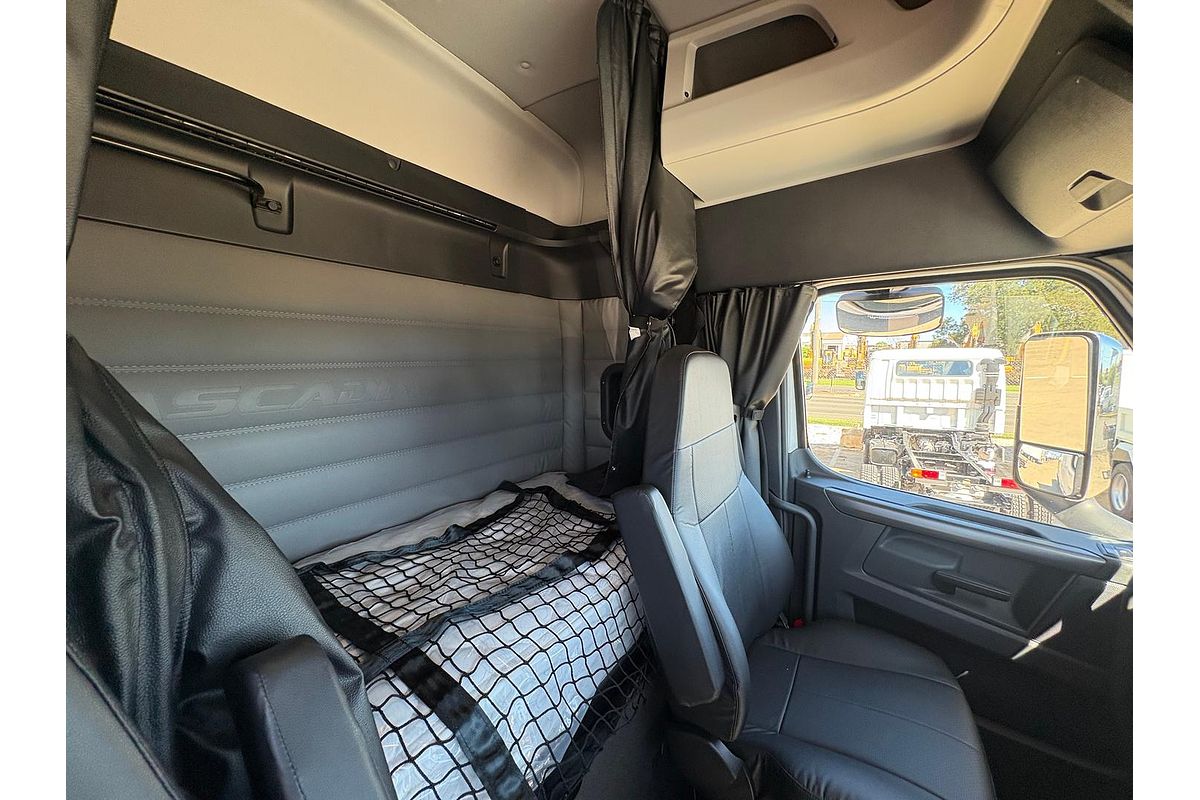 2025 Freightliner Cascadia 126 image 13