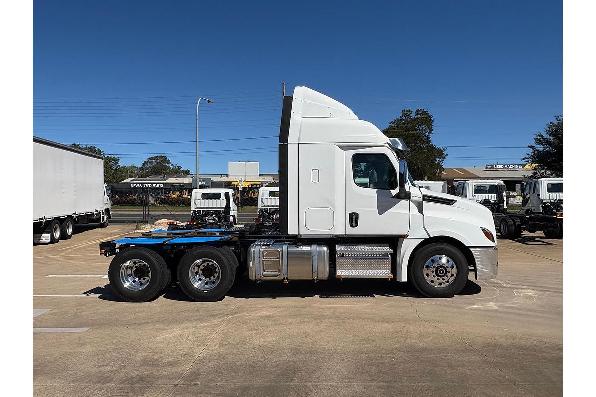 2025 Freightliner Cascadia 126 image 14