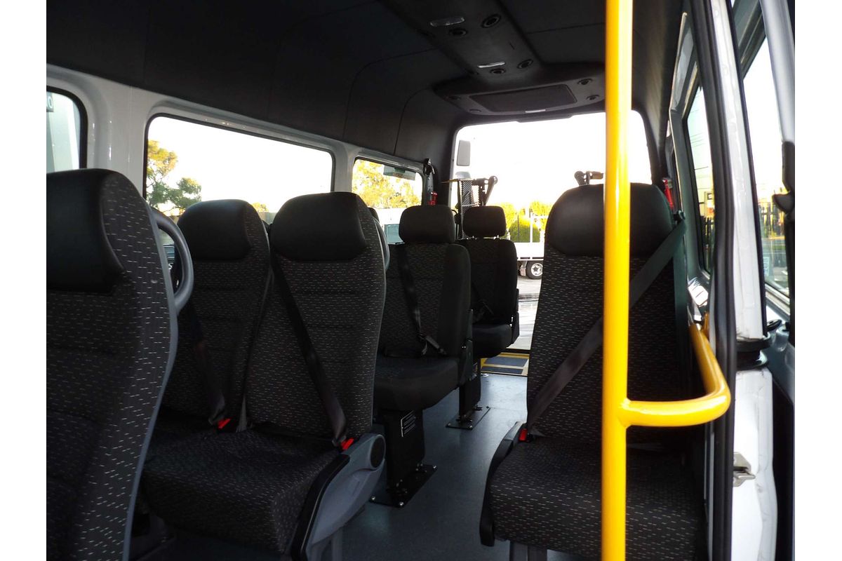 2019 Mercedes-Benz Sprinter 416 Transfer VS30 MWB Low Roof image 11