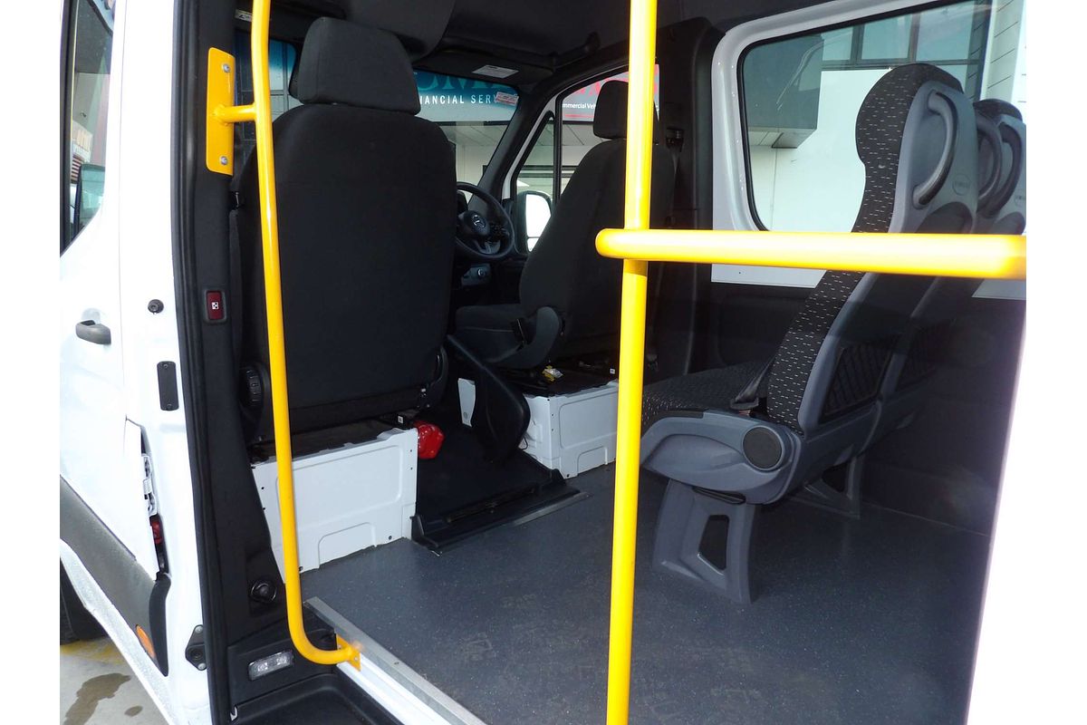 2019 Mercedes-Benz Sprinter 416 Transfer VS30 MWB Low Roof image 12