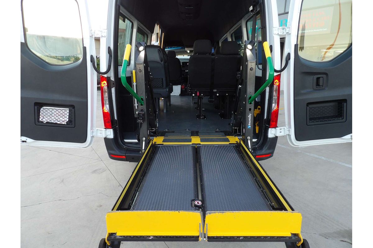 2019 Mercedes-Benz Sprinter 416 Transfer VS30 MWB Low Roof image 18