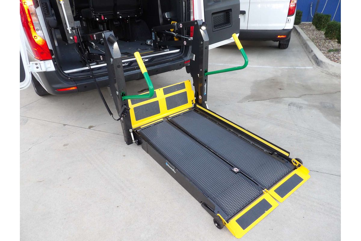 2019 Mercedes-Benz Sprinter 416 Transfer VS30 MWB Low Roof image 20