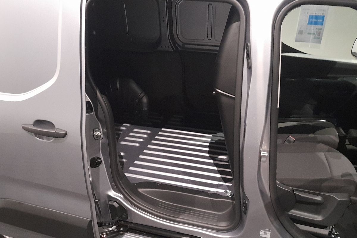2025 Peugeot Partner Pro K9 LWB Low Roof