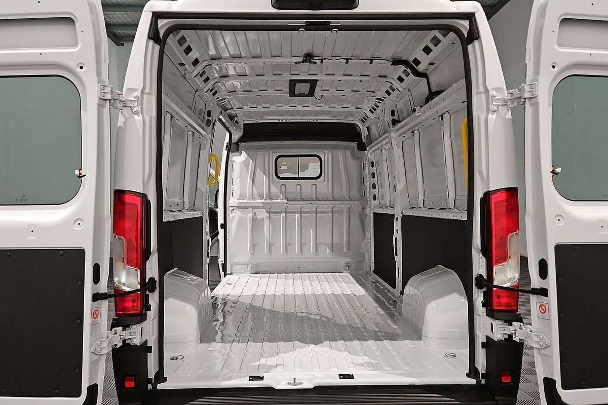 2025 Fiat Ducato Series 9 LWB Mid Roof image 5
