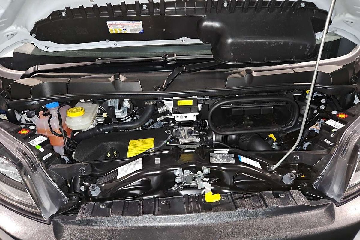 2025 Fiat Ducato Series 9 LWB Mid Roof image 8