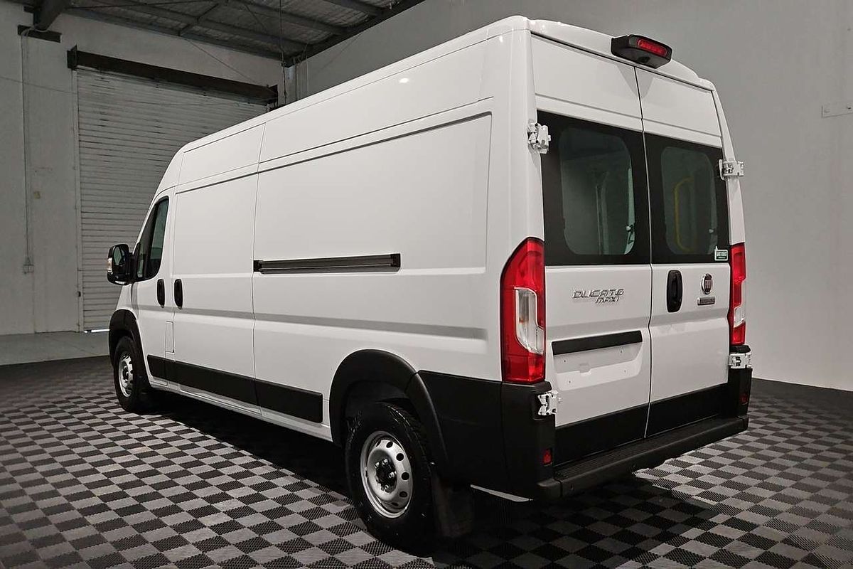 2025 Fiat Ducato Series 9 LWB Mid Roof image 18