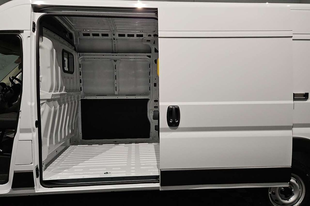 2025 Fiat Ducato Series 9 LWB Mid Roof image 21