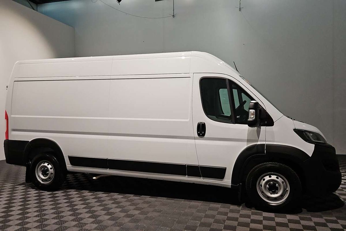 2025 Fiat Ducato Series 9 LWB Mid Roof image 24