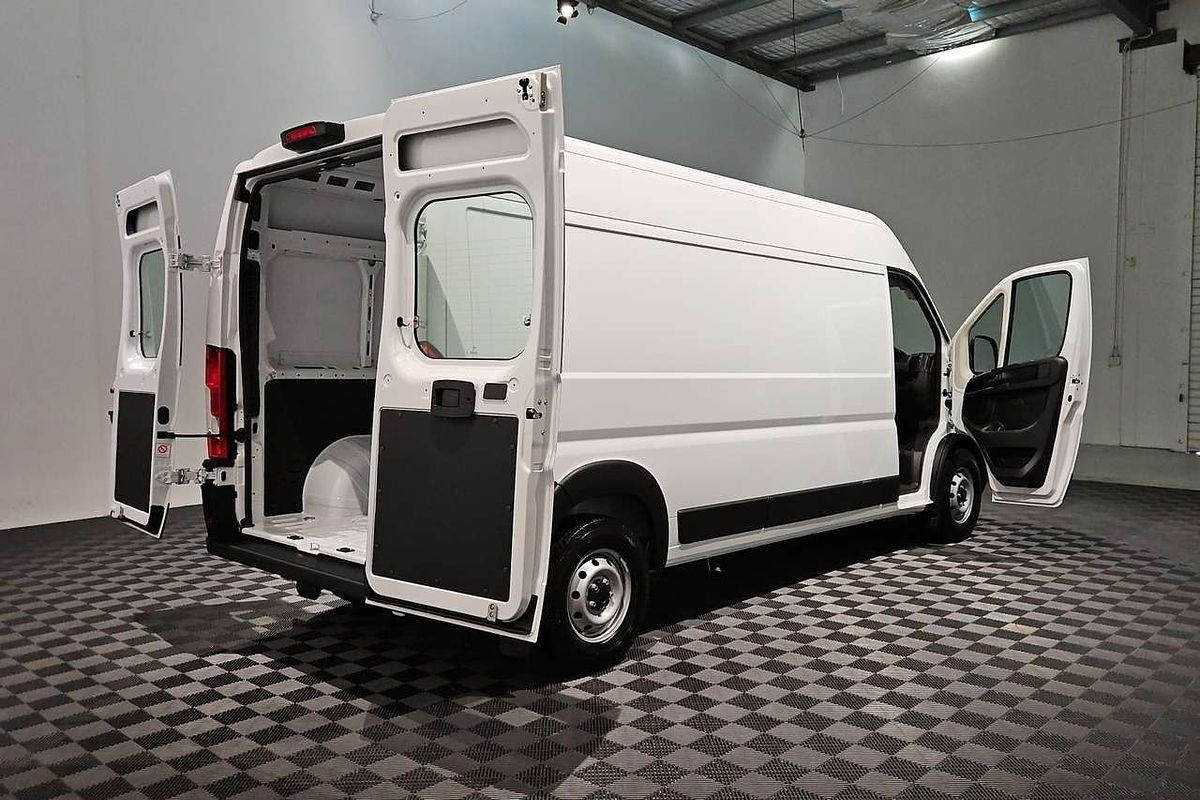 2025 Fiat Ducato Series 9 LWB Mid Roof image 25