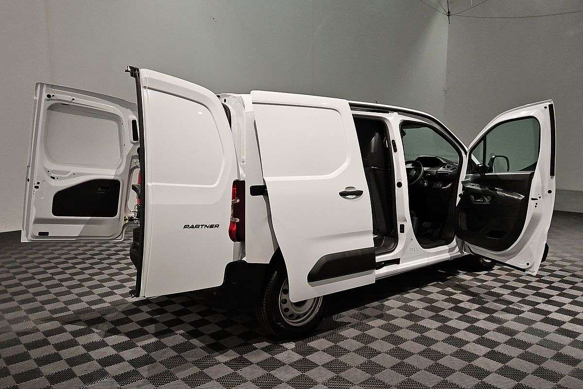 2025 Peugeot Partner Pro K9 SWB Low Roof image 4