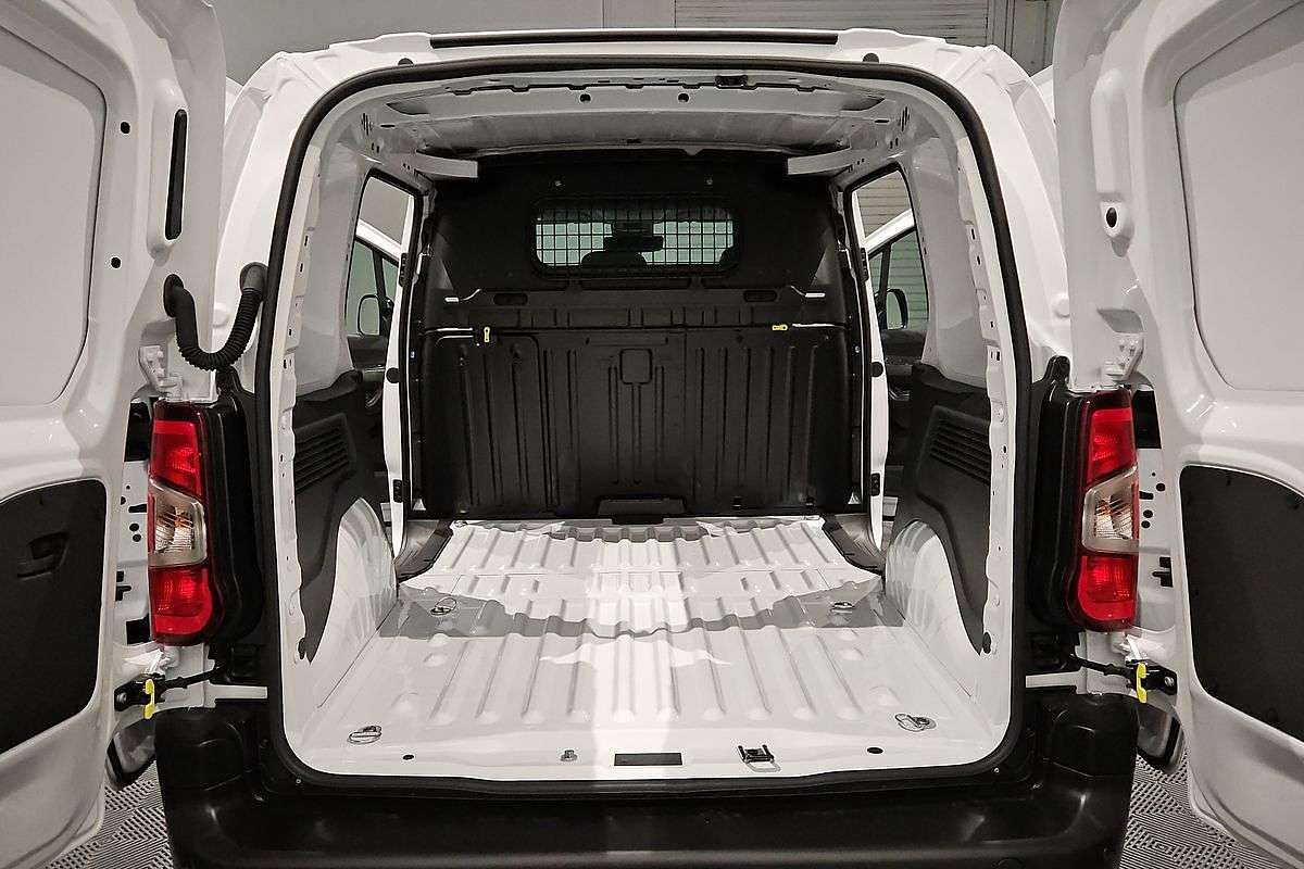 2025 Peugeot Partner Pro K9 SWB Low Roof image 9
