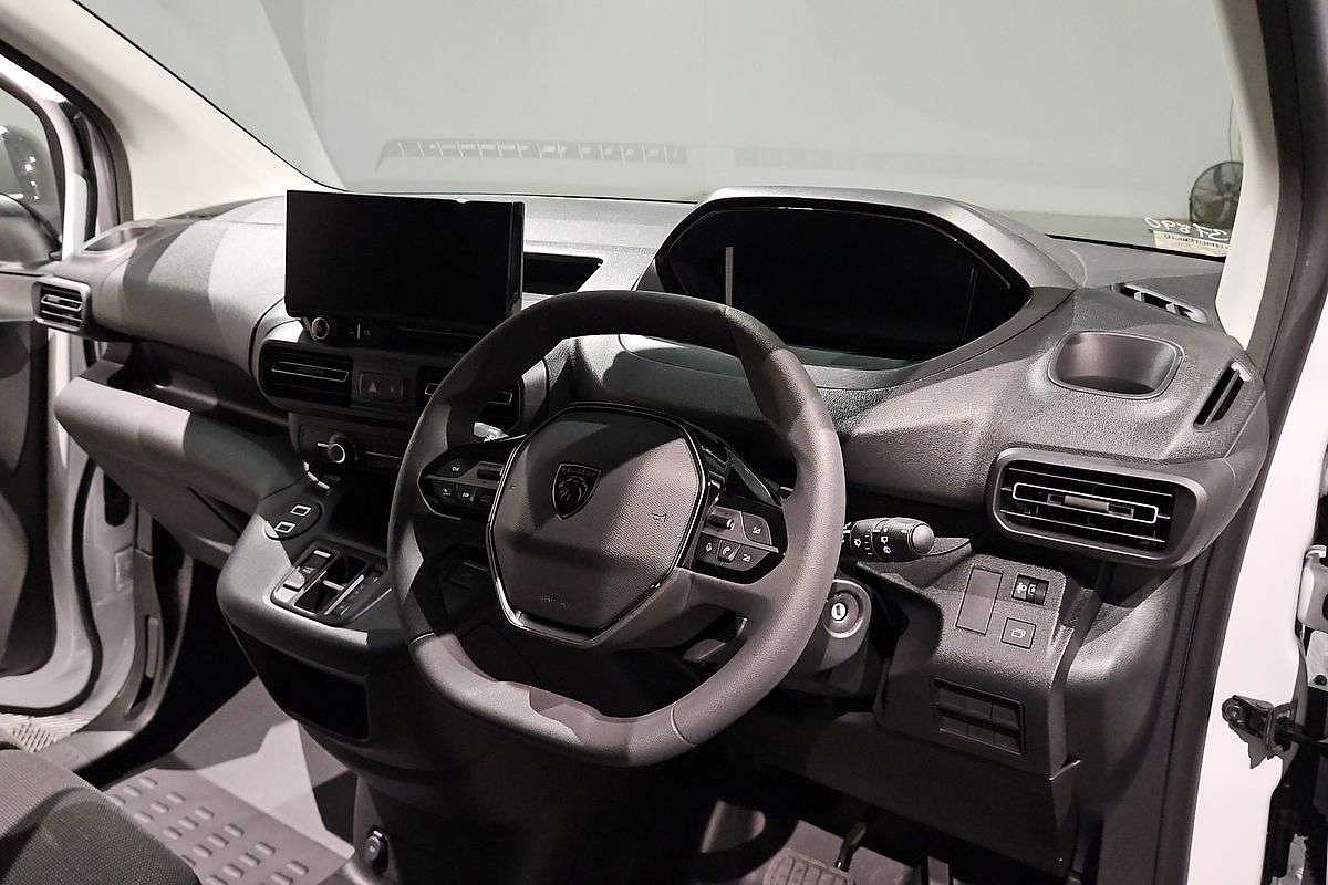 2025 Peugeot Partner Pro K9 SWB Low Roof image 19