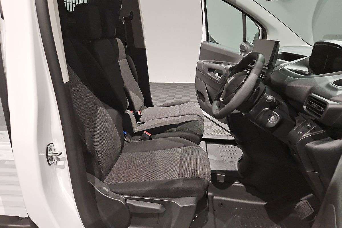 2025 Peugeot Partner Pro K9 SWB Low Roof image 23