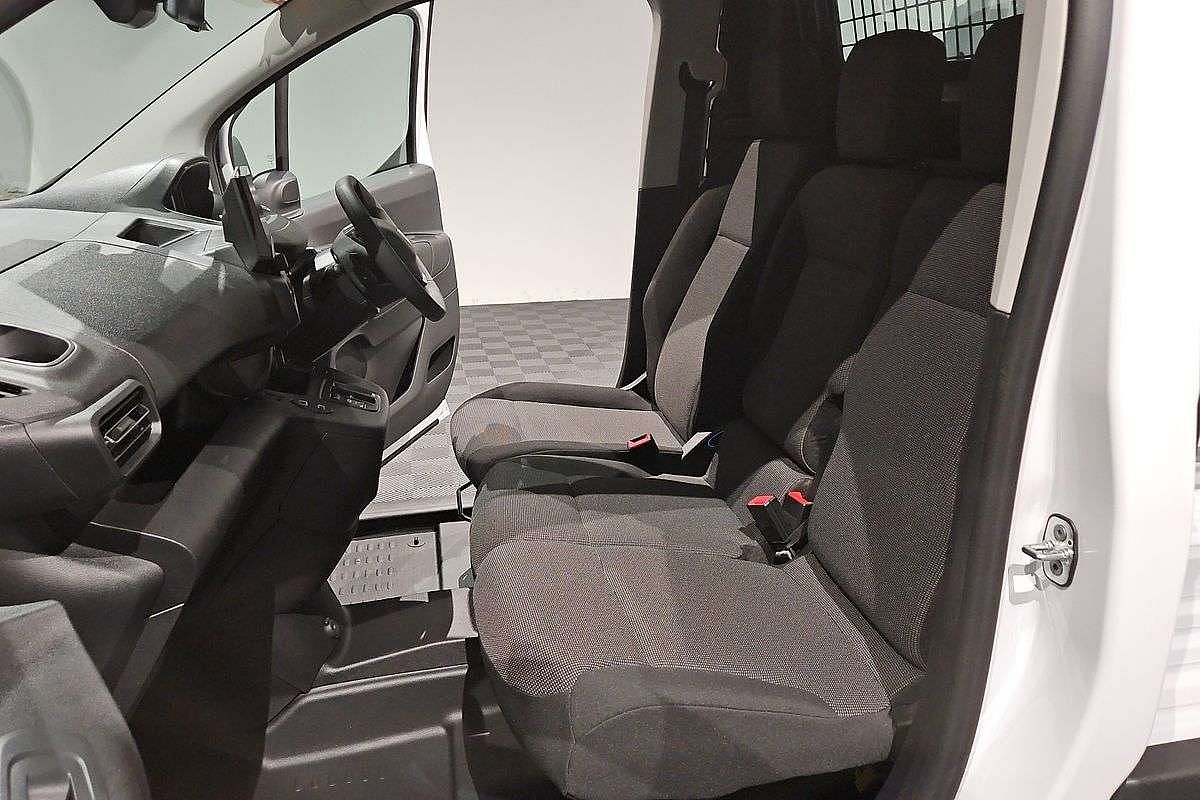 2025 Peugeot Partner Pro K9 SWB Low Roof image 24