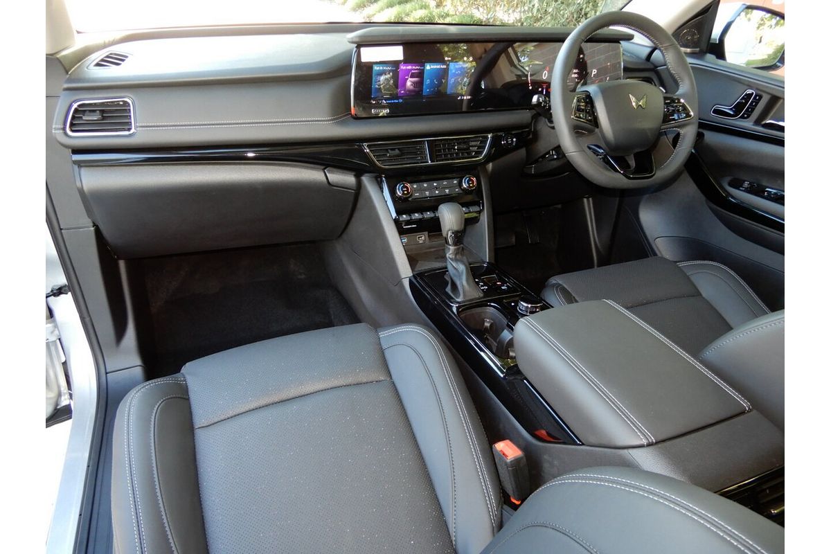2025 Mahindra XUV700 AX7L