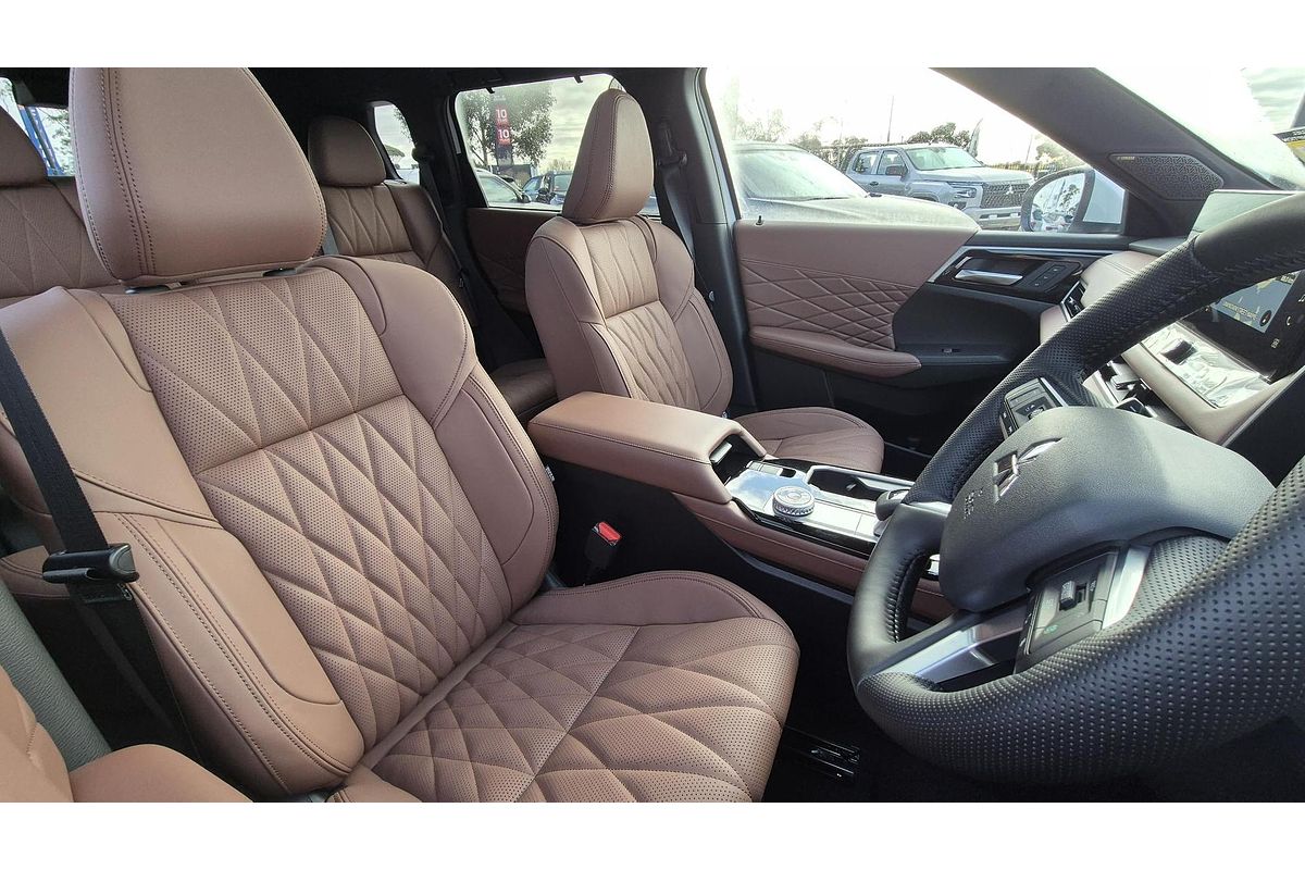 2026 Mitsubishi Outlander Exceed Tourer ZM