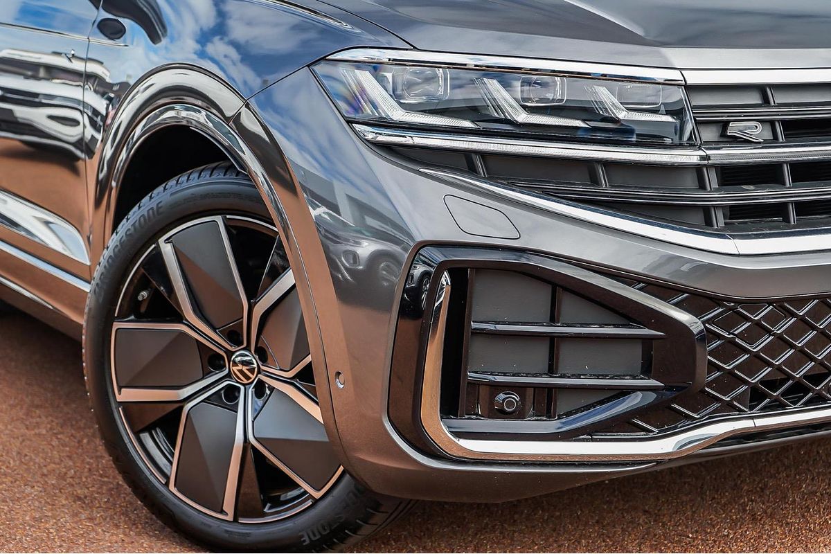 2025 Volkswagen Touareg 210TDI R-Line RC