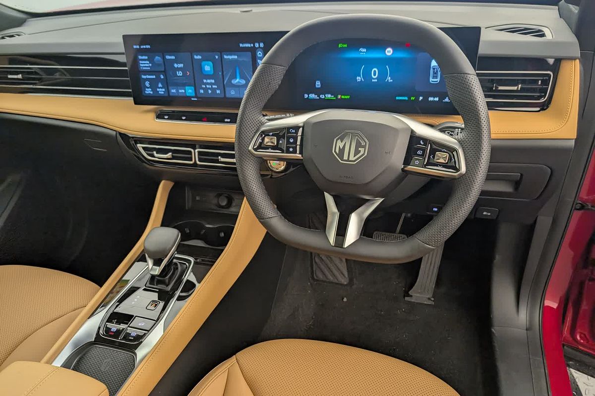 2025 MG HS Super Hybrid Essence AS33P