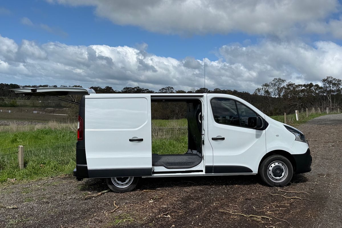 2017 Renault Trafic 85kW X82 SWB Low Roof image 14