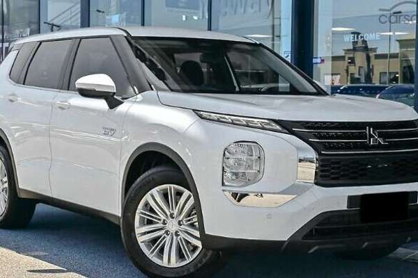 2024 Mitsubishi Outlander PHEV ES ZM