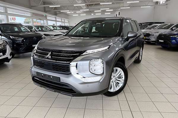 2023 Mitsubishi Outlander ES ZM