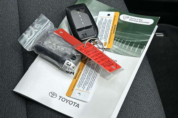 2025 Toyota Camry Ascent AXVH80R thumb-22