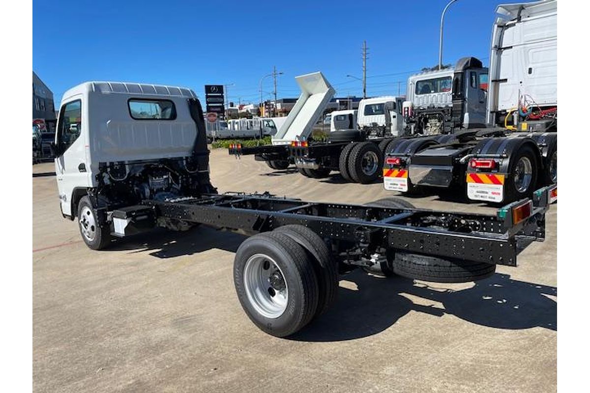 2025 Fuso Canter 515 image 5