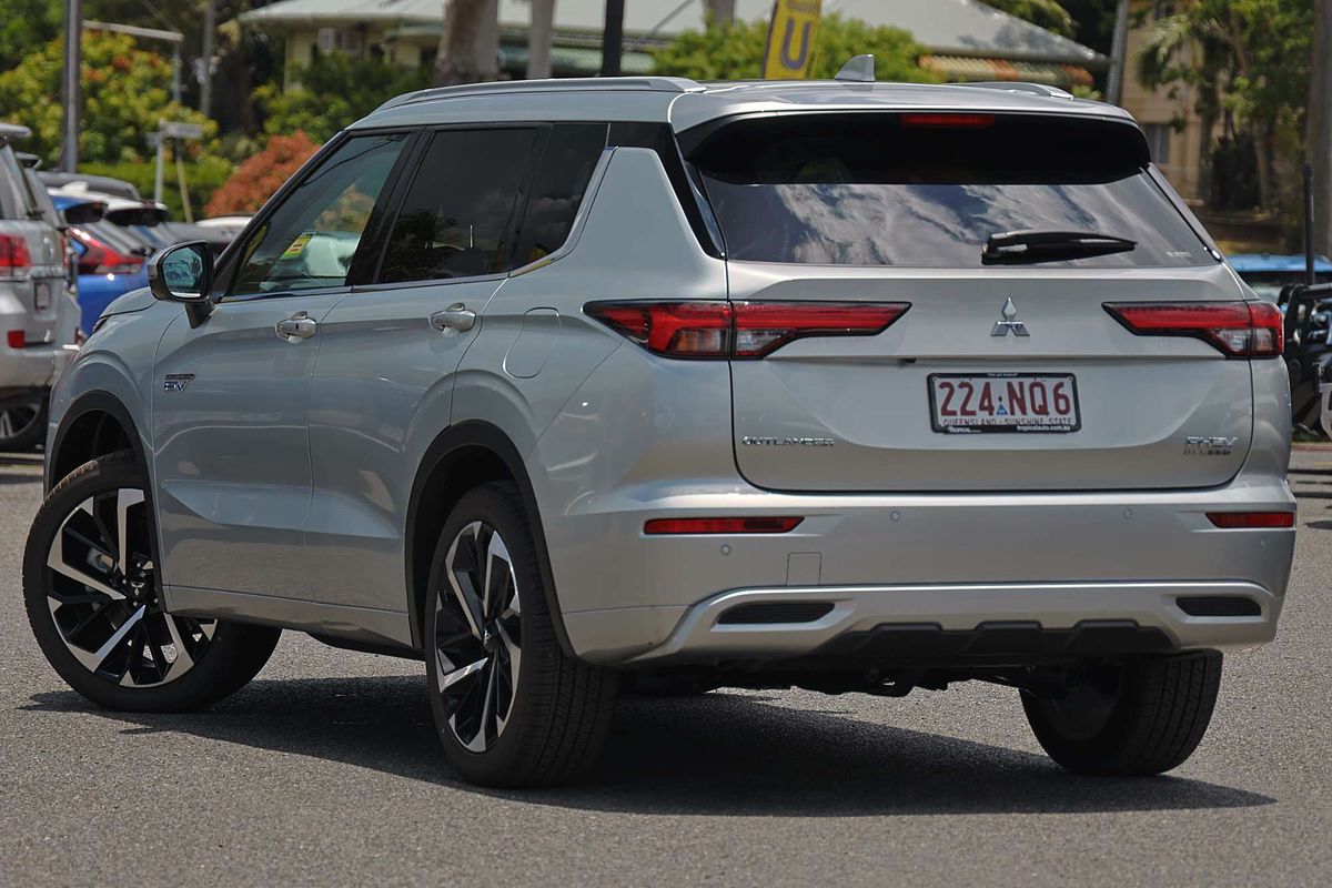 2025 Mitsubishi Outlander PHEV Exceed ZM