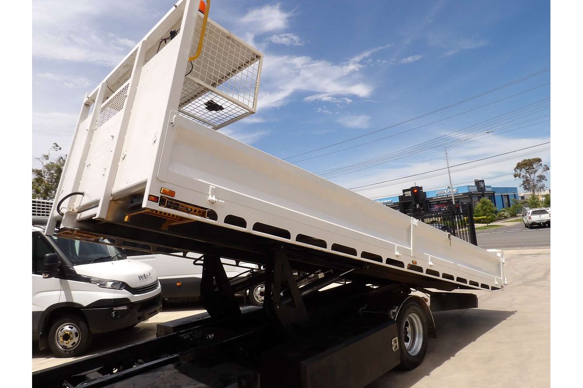2016 Fuso Canter 918 ELWB image 11